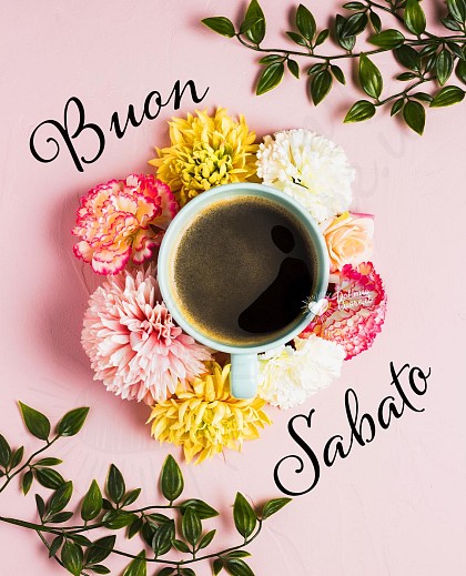Buon sabato con caffè e fiori