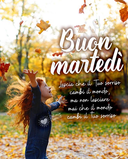 Buon martedì con frase sul sorriso