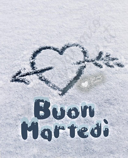 Buon martedì con cuore nella neve
